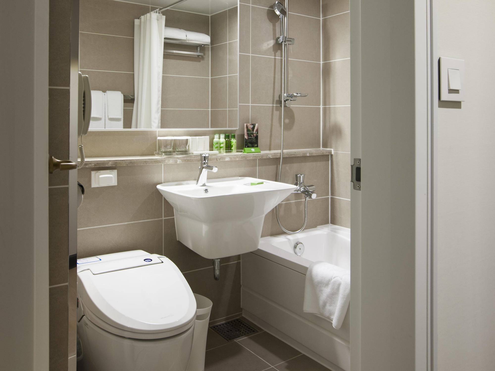 Hotel The Grand Myeongdong 3*